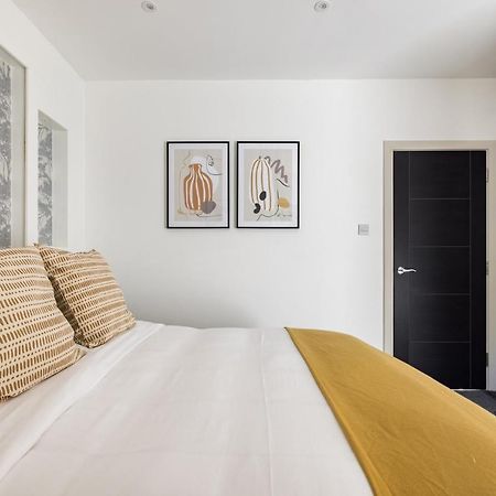 Апартаменти The Battersea Secret - Trendy 3Bdr Flat With Patio Лондон Екстер'єр фото